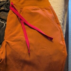 Womens Figs Jogger style scrub pants